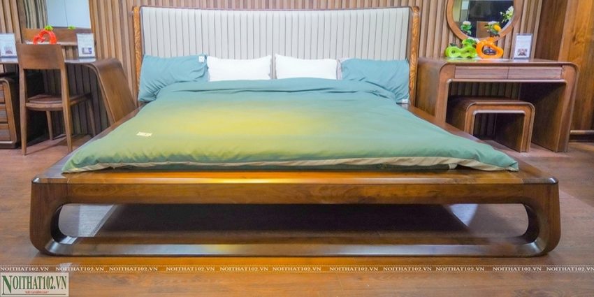 Chi tiết chân quỳ chắc chắn của mẫu giường gỗ óc chó GOC-06