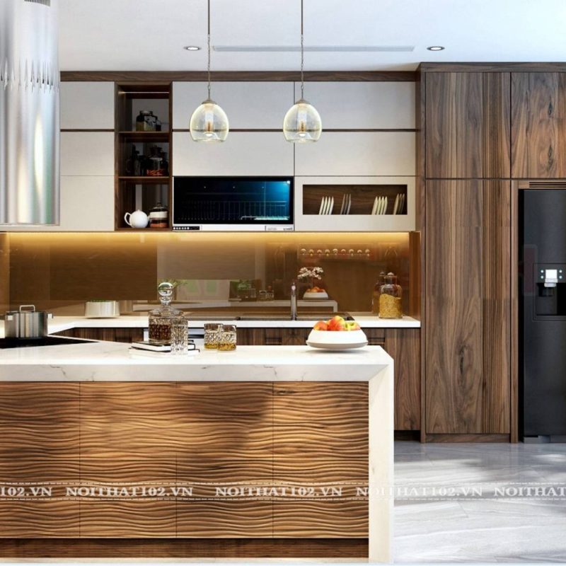 Tủ bếp gỗ óc chó TB05 kiểu dáng chữ U hiện đại, cánh tủ trên màu trắng, mặt bàn đá trắng vân mây